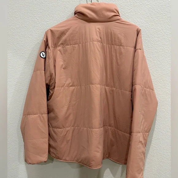 Vuori Canyon Insulated Jacket in Rose - Picture 6 of 6